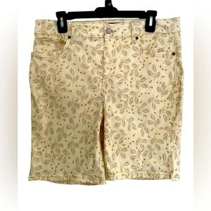 NYDJ Cream Bermuda Shorts Paisley Prints Women’s Size 12 Stretchy Pockets Summer
